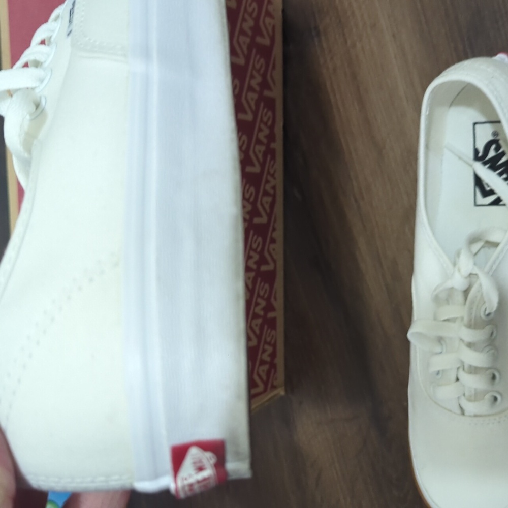 Vans - Picture 9 of 10